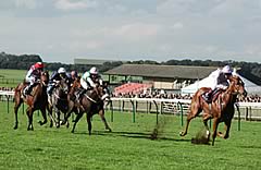 Dutch Art stretching out in great style under Frankie Dettori