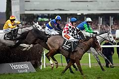 The Giant Bolster (T Scudamore) & Great Endeavour (T Murphy, spotted cap)
